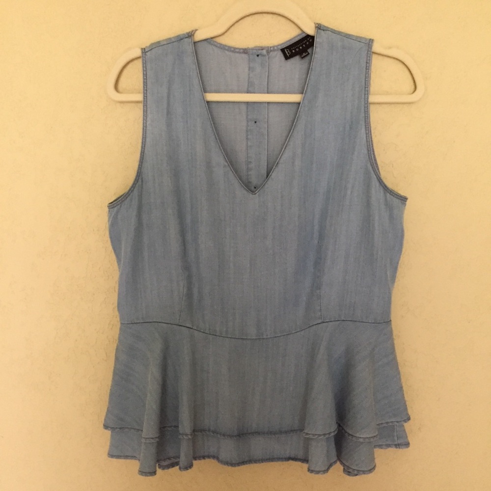 Bobeau Peplum Top with Buttons in Back Size S